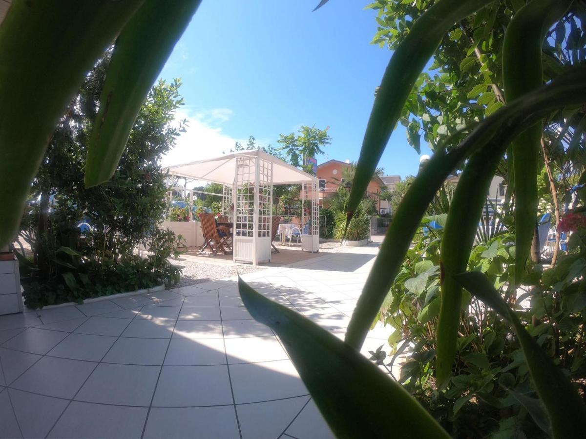 Splendid B&B Milano Marittima Exteriör bild
